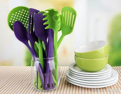 廚房塑料制品煥新秘籍 清潔、除味、去漬全攻略